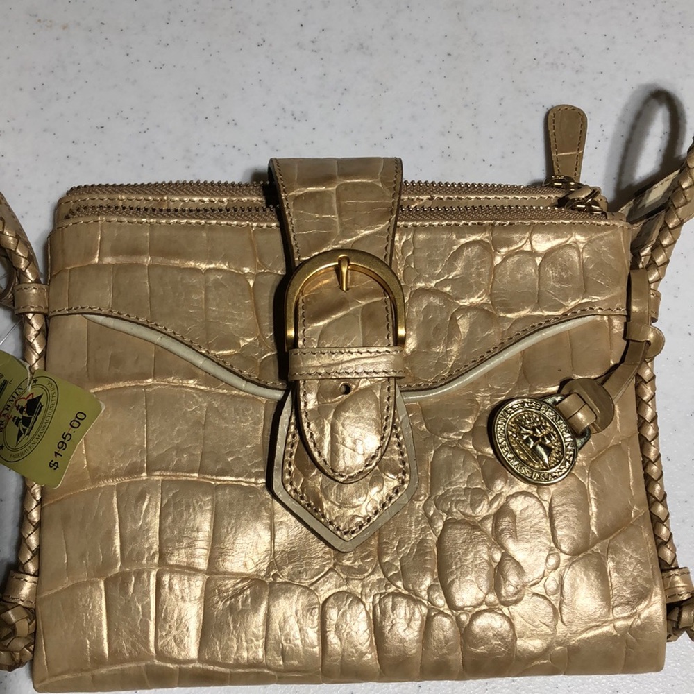 Pocketbook new never used lots of storage space inside:-)